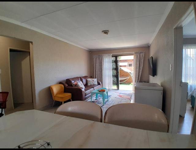 3 BEDROOM TOWNHOUSE FOR SALE IN HEUWELSIG ESTATE